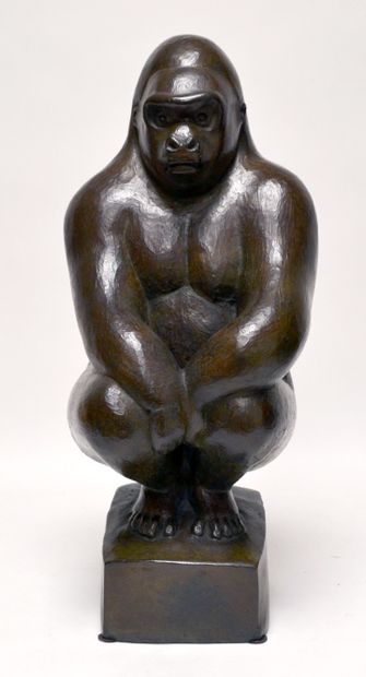 null Christine PARAVISINI (1960-2013) Kibobo le gorille. Bronze, patine brune nuancée....