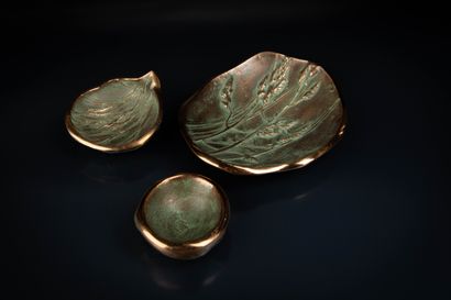 null Serge MANSAU. Trois coupes en bronze patiné et poli à décor de graminées. Diam....