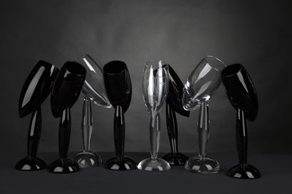 null Serge MANSAU pour Murano. Huit verres en cristal, cinq en cristal noir, trois...