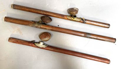 Trois pipes à opium Extrême-Orient. En l...