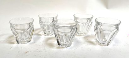 null BACCARAT. Cinq verres à liqueur en cristal moulé, modèle "Talleyrand Harcourt"....