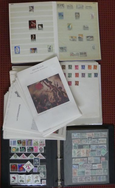 Lot de timbres divers dont premier jour.