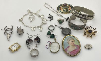 null LOT de BIJOUX fantaisie: bracelets, anneaux, pendants d'oreille, broche porcelaine...