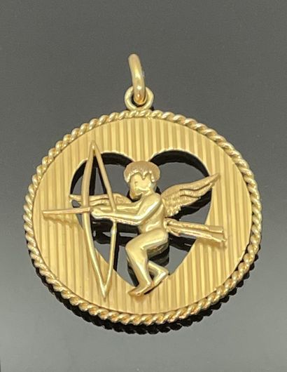  Large MEDAL "Cupid" in yellow gold 750 mils. weight 10,4 g