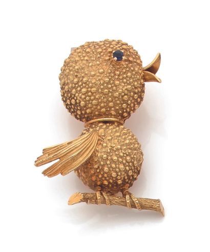 null Yellow gold "Chick" brooch, the eye set with a small brilliant-cut sapphire....