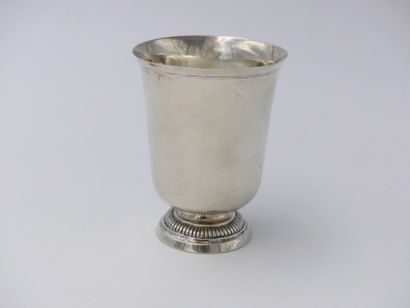  TIMBALE tulip in silver on a gilded foot. 18th century. Weight 85 g (slight sho...