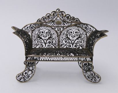 Miniature bank in silver filigree. Weight...