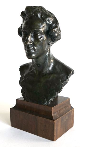 null Naum Lvovic ARONSON (1872-1943) Buste de Chopin. Bronze à patine noire, belle...