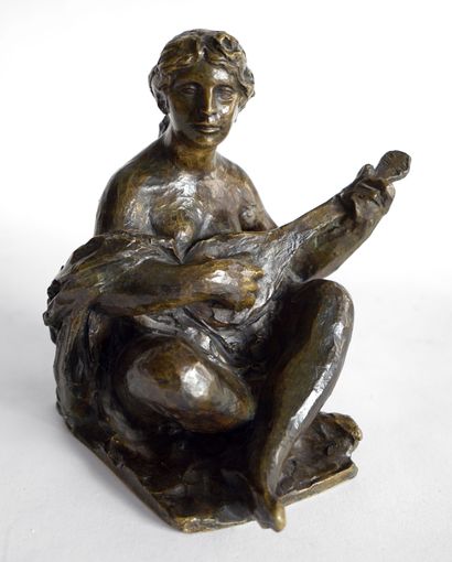 null Richard GUINO (1890-1973) (d’après). Femme à la mandoline. Bronze à patine brun...