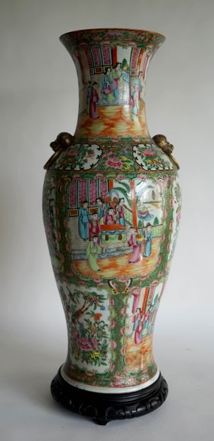 null CHINE, XIXe. Important VASE de Canton en porcelaine émaillée polychrome et doré...