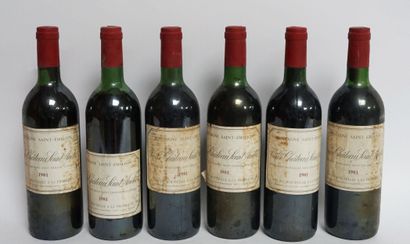 null Six bouteilles VIEUX CHATEAU SAINT ANDRE 1981. Niveau haute épaule. (etiquettes...