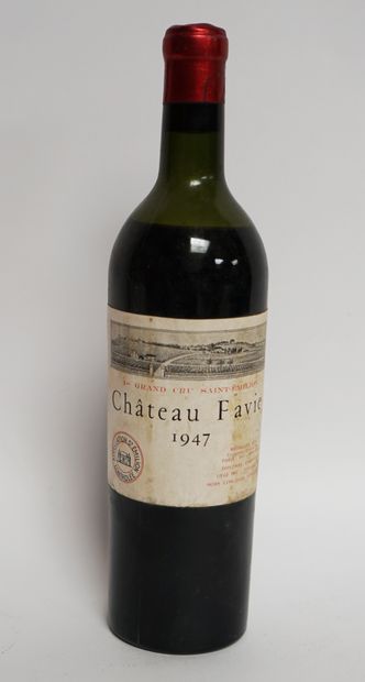 null Une bouteille de CHATEAU PAVIE PREMIER GRAND CRU SAINT EMILION 1927. NIveau...