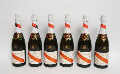 null Ensemble de six bouteilles MUMM CORDON ROUGE 1971. Dans leur carton d'origine....