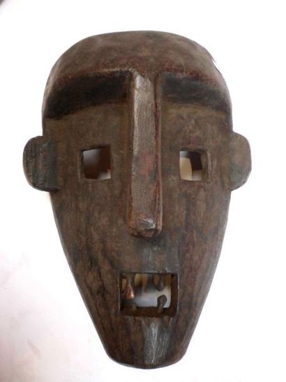 null RDC. BOA (NORD) Masque avec dents d'ivoire et petites oreilles. Bois. H.: 26...