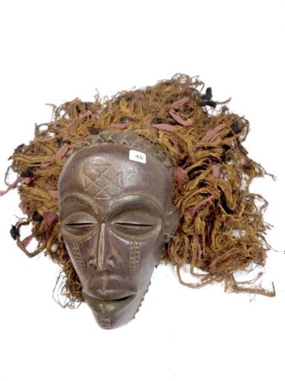 null RDC. TSHOKWE. Masque avec coiffe d'origine. Bois. H.: 25 cm (Anc. Coll. Bru...