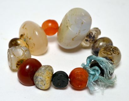 null Lot of fourteen INTAILLES, in various hard stones, including agate, chalcedony,...