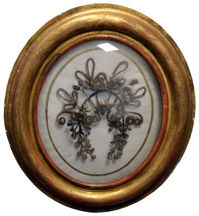 null Floral composition in braided hair, in crown, under oval glass, the frame in...