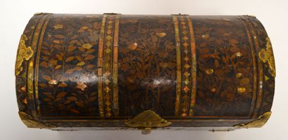 null JAPAN, late 16th-early 17th century. Namban chest, rectangular curved in black...