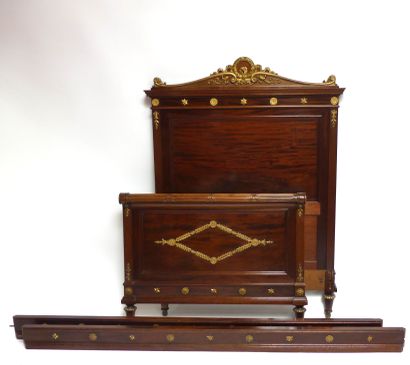 null Pair of mahogany JUMEAUX BEDS, the bedsides with brackets openwork in the center...