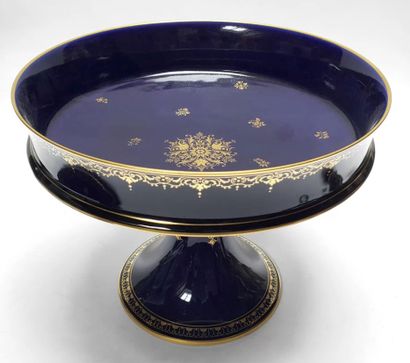 null 
SEVRES NATIONAL MANUFACTURE. COUPE on a porcelain foot with a "big blue" background,...