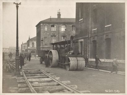 null Travaux sur le pont Philippe de Girard à Paris dans les années 1930. Lot de...