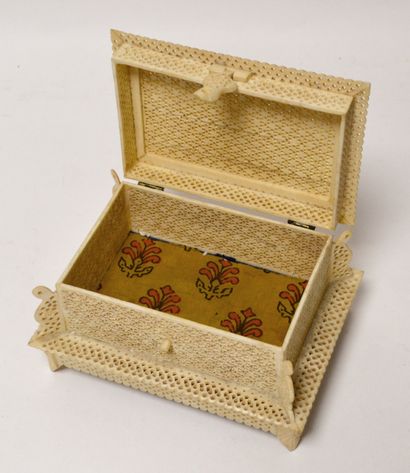 null INDIA, Rajasthan region. Elegant quadrangular Jali perfume box, in carved and...