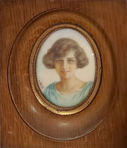 null Aaron BILIS (1893-1971) Portrait of a woman. Miniature signed lower left. 80...