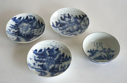 null VIETNAM. BOWL in blue and white porcelain, the bottom and the side decorated...