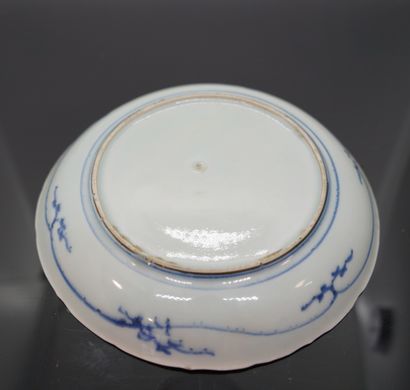 null CHINA or JAPAN. Small porcelain plate with Imari decoration of a bird of paradise,...