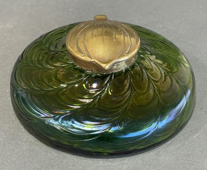 null LOETZ (Attributed to). Round iridescent green glass jar decorated with stylized...