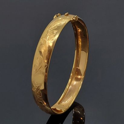 BRACELET in yellow gold 750 mils, engraved...