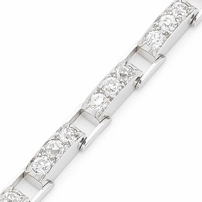 null BRACELET en or blanc 750 mil. chaque maillon serti de trois diamants taille...