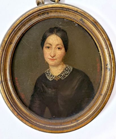 null ROLLAND T. (XIXe) Portrait de jeune femme. Huile sur carton signée en bas à...