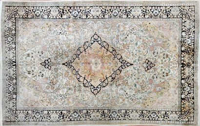 null Silk carpet with central medallion and foliage on ivory background. 290 x 180...