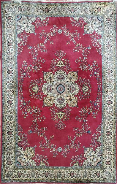 null RUG with flowers and central medallion on red background. 300 x 190 cm