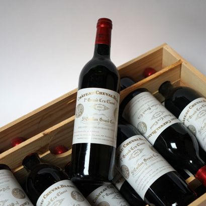 null 12 blles cht Cheval Blanc Saint Emilion Grand Cru 1993. En caisse bois