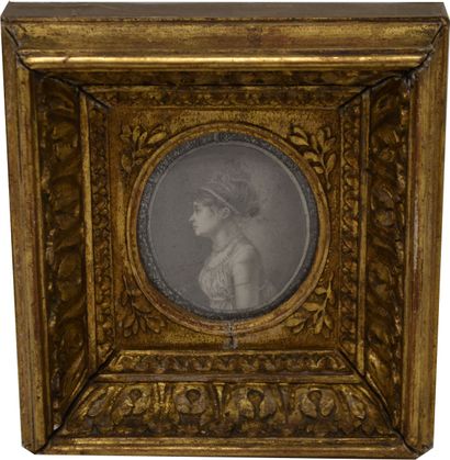 null Ecole française XIXe. Portrait de jeune femme en buste de profil. Miniature...