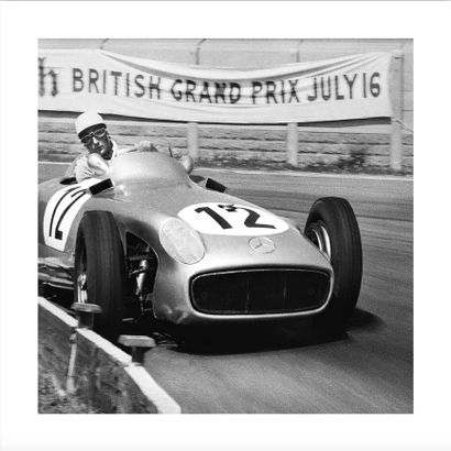 null Grande PHOTOGRAPHIE en noir et blanc, représentant le coureur automobile Stirling...