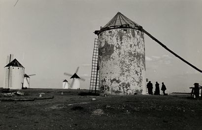 null Espagne / La Mancha / Cervantes. Federico et Aldo Patellani. Les vieux moulins...