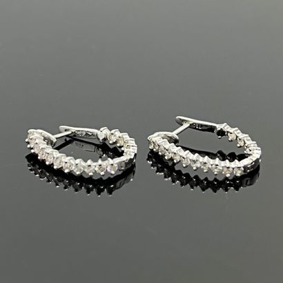 Pair of CREOLES in 750-mil. white gold set...