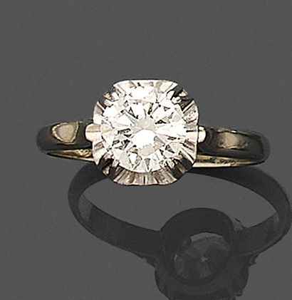 null Solitaire ring in 750-mil white gold and 850-mil platinum, set with a diamond...