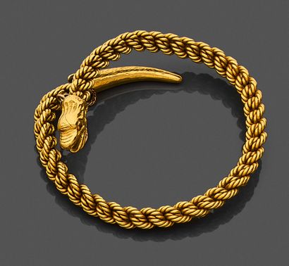 null OPENING flexible BRACELET in yellow gold 750mil. twisted mesh, the ends decorated...