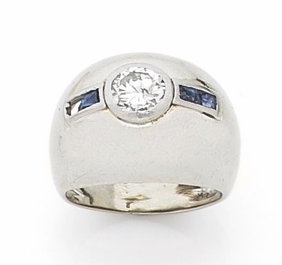 null 750 karat white gold signet ring, set with a diamond surrounded by calibrated...