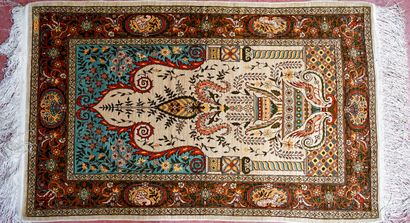 null TAPIS de prière en laine et soie. Probablement Iran. 110 x 66 cm