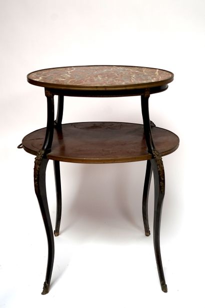 TABLE A THE en bois noirci et bois de placage,...