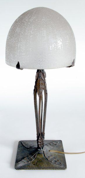 LAMPE de CHEVET LAMPE de CHEVET 
comprenant un globe d'éclairage en verre givré blanc...