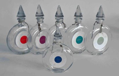 null GUERLAIN. (années 50) Serie de SIX FLACONS modèle eau de Cologne, bouchons coniques,...