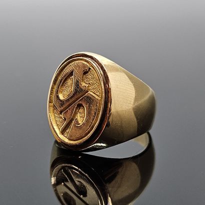CHEVALIERE in 750 mils yellow gold, engraved...