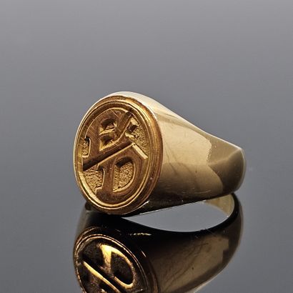 CHEVALIERE in yellow gold, E.D. Weight 15.47...