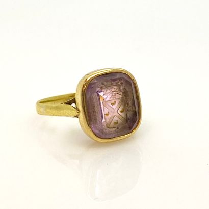 Yellow gold coat-of-arms ring set with an...